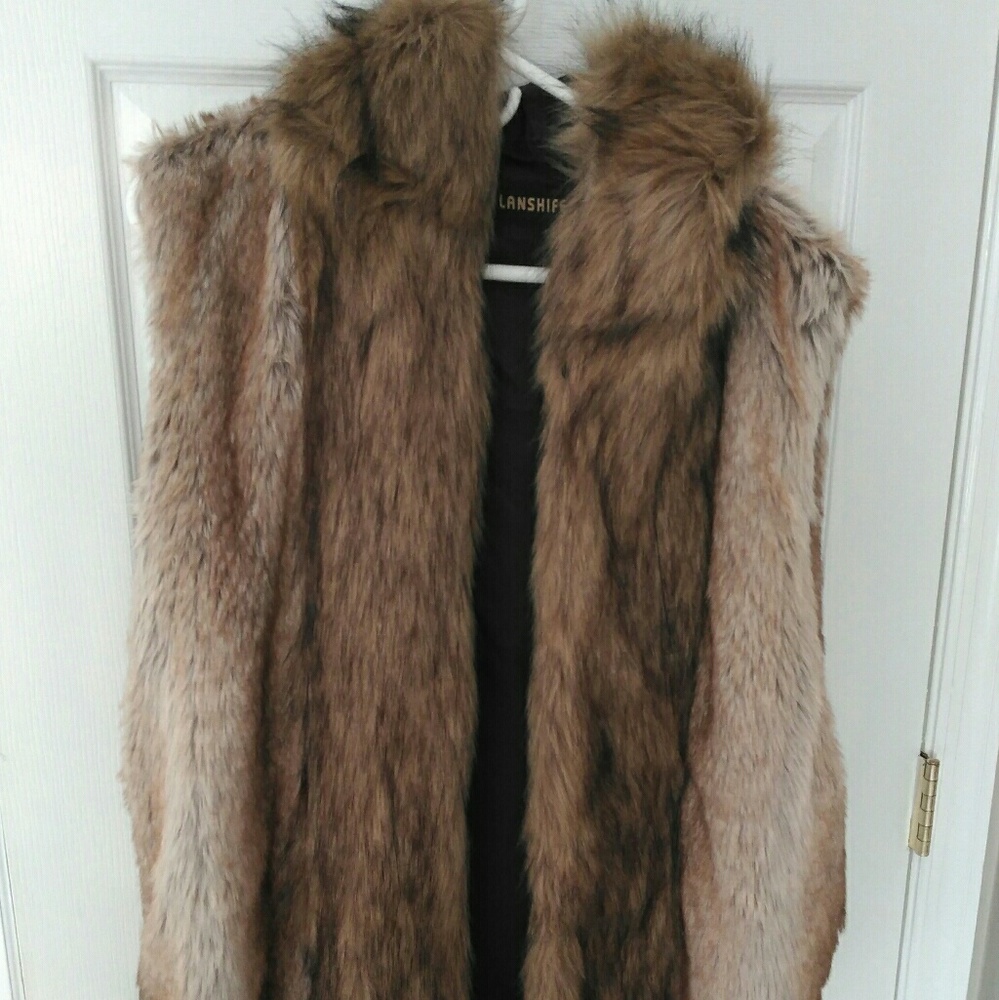 Lanshifei Faux Fur hooded vest-Unisex